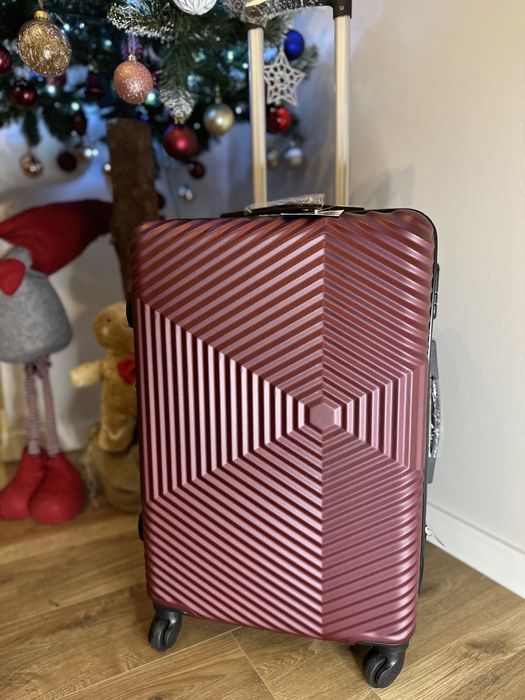 Nowa walizka średnia - bagaż do 23 kg