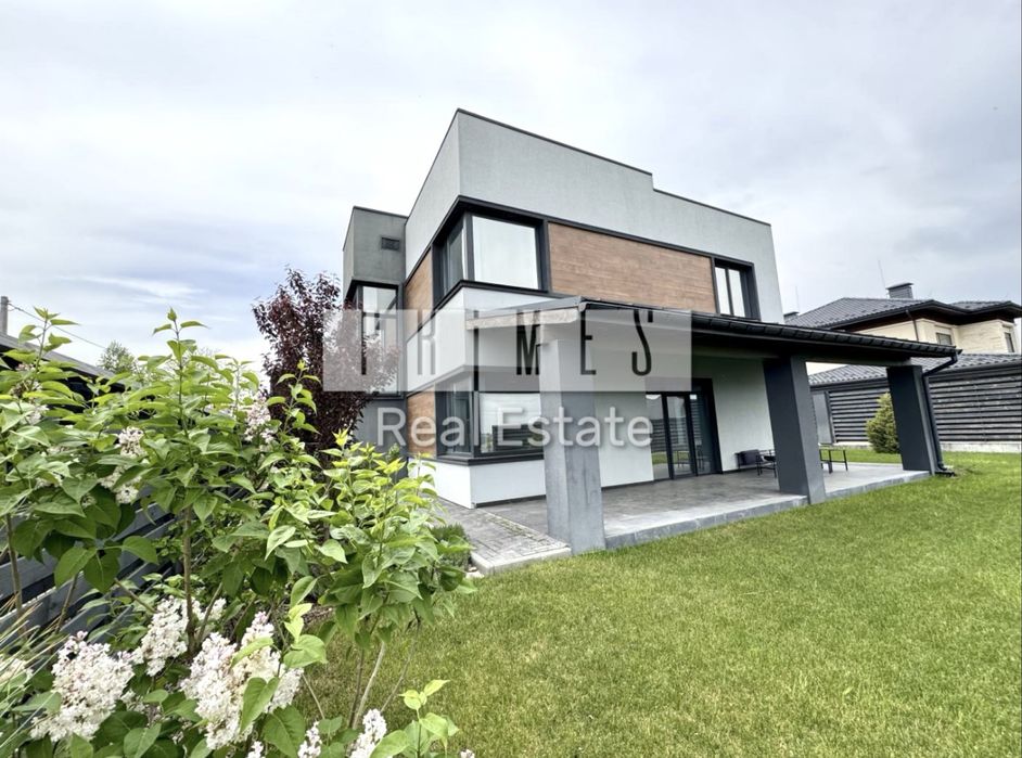 Будинок з топовою ділянкою в Лісниках