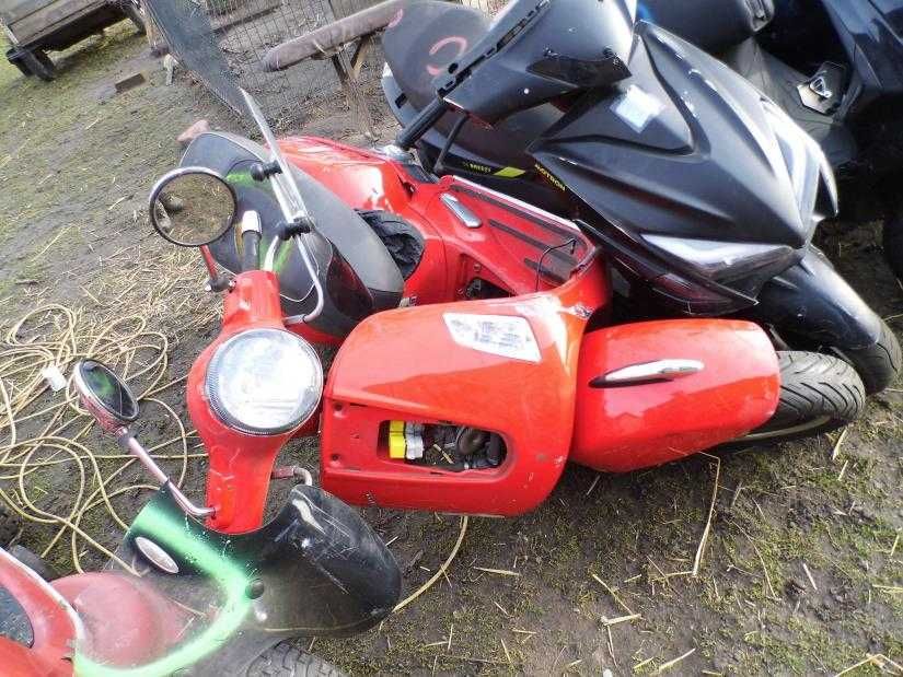 PIAGGIO VESPA GTS 125 IE SUPER czesci lagi licznik wtrysk naped kokpit