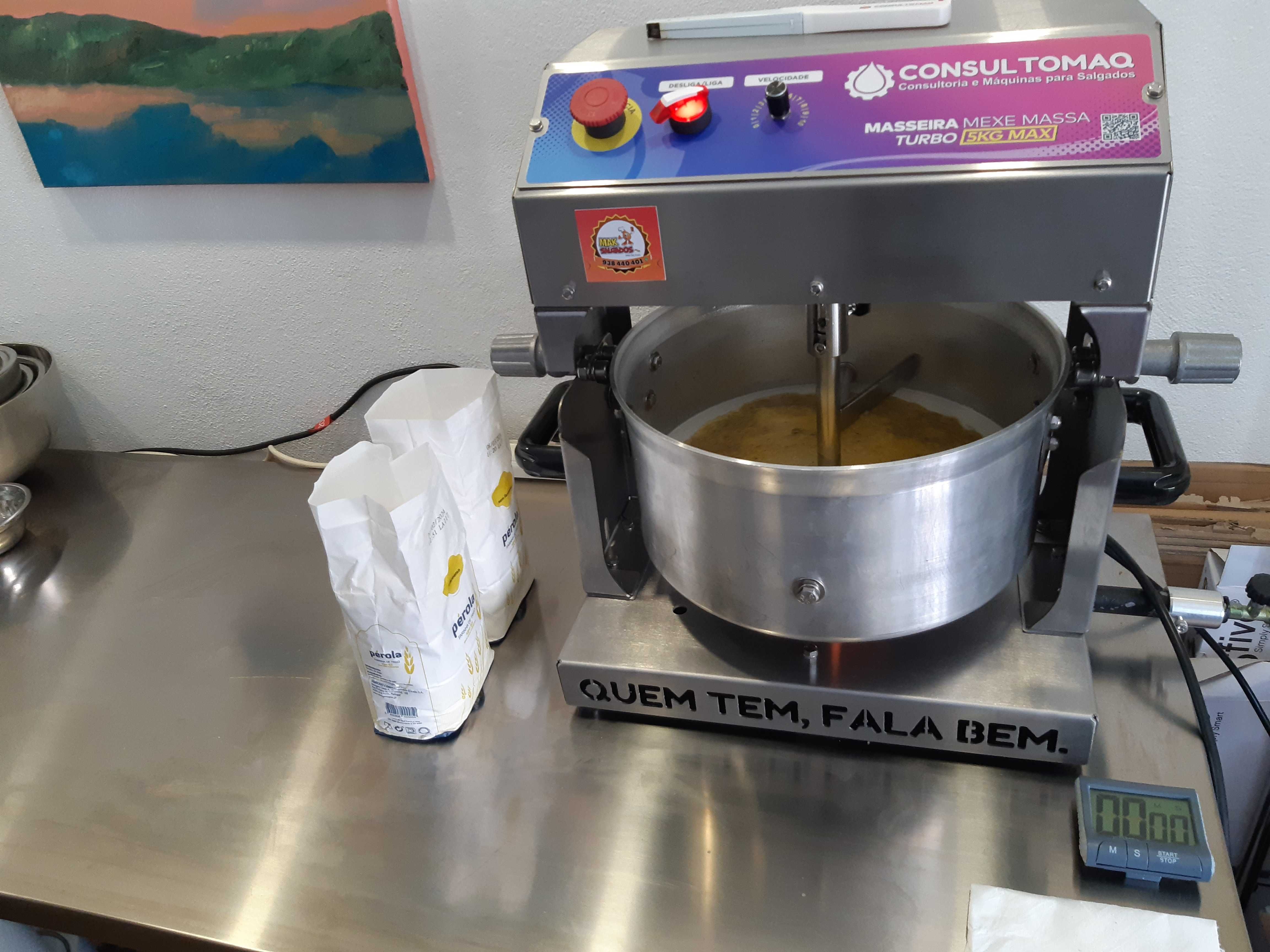 Máquina de Fabricar Salgadinhos e Doces - Pouco uso