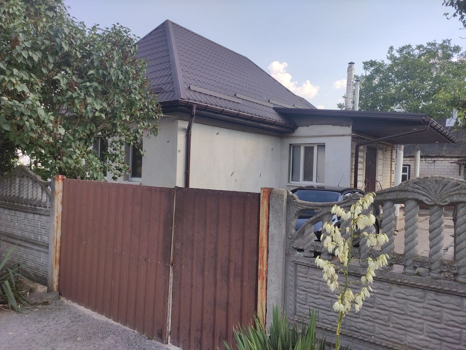 Продам гарний будинок в центрі Підгородного