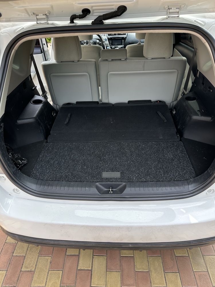 Сдам в аренду авто TOYOTA PRIUS V 2019 год долгосрочная под такси