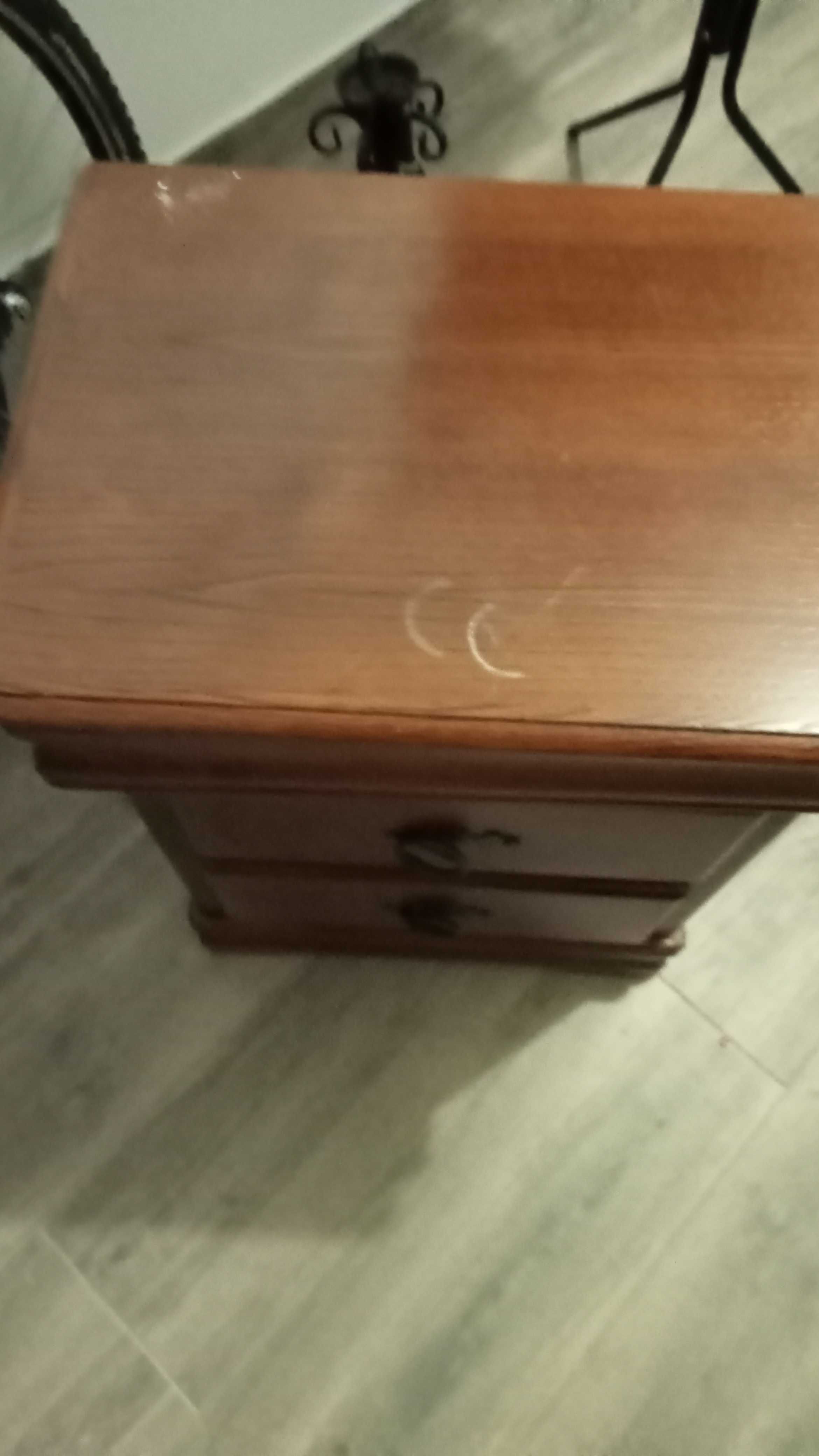 Mesa de cabeceira