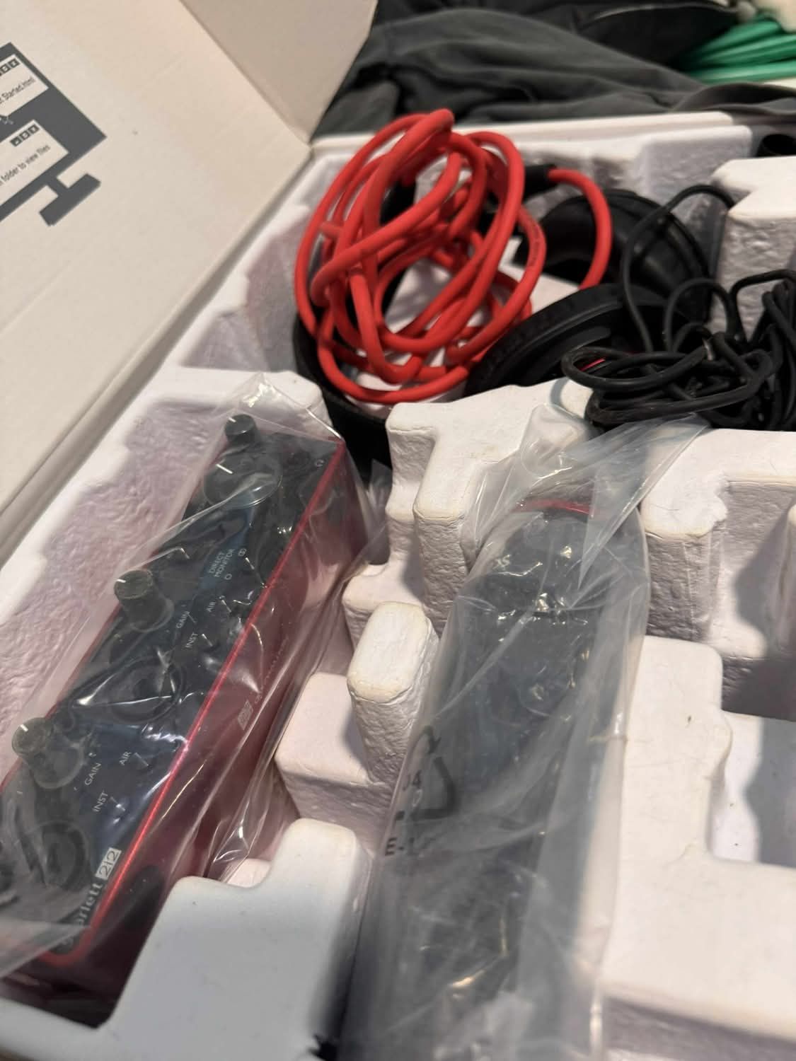 Microfone Scarlett 2i2 conjunto