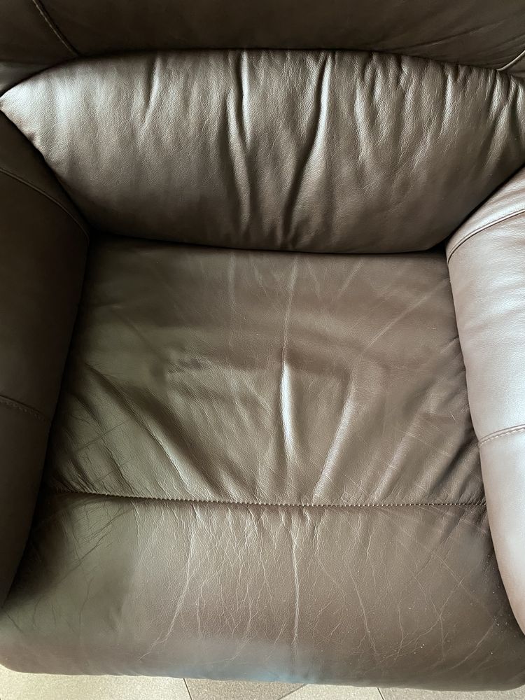 Conjunto de sofás em pele - Usados