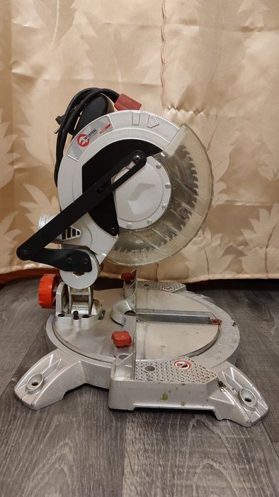 Пила торцовочная 210мм 1400ват 5500 об/мин Intertool