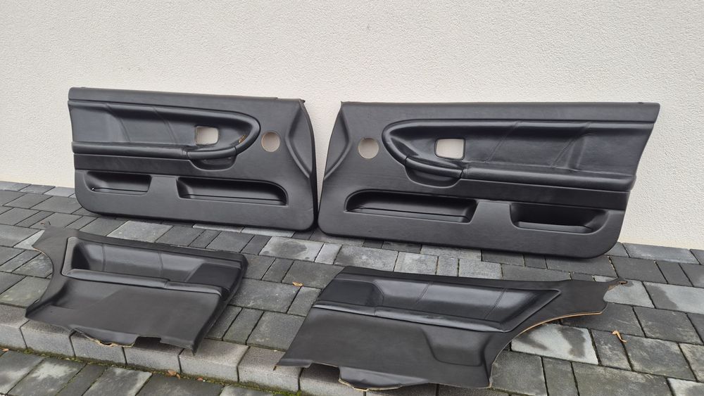 Boczki z przeszyciami bmw e36 coupe skórzane czarne wnętrze