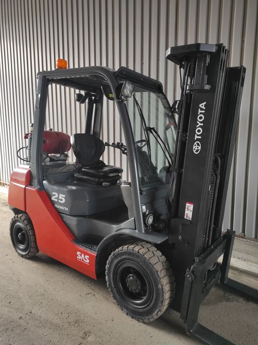 Навантажувач Toyota 2,5 т газ. Вилочный погрузчик Тойота 2,5 т