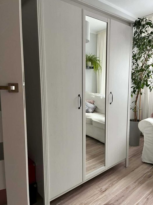 szafa biała 3-drzwiowa z lustrem