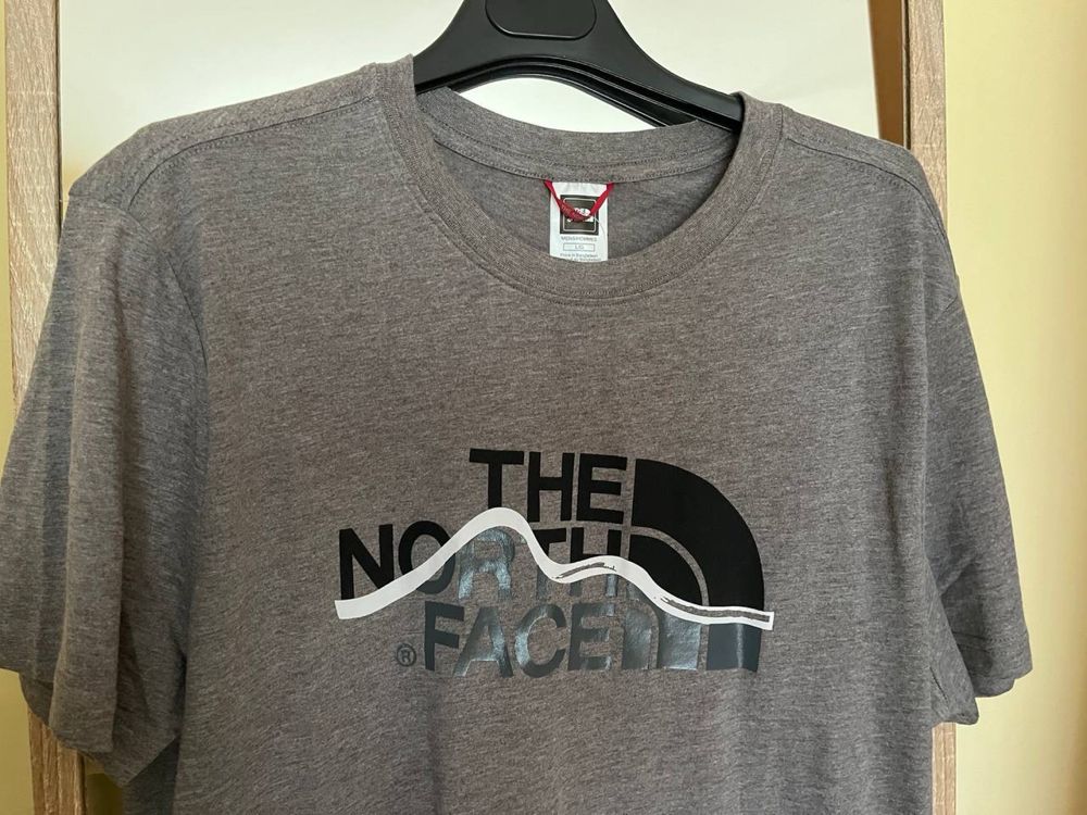 Футболка The North Face