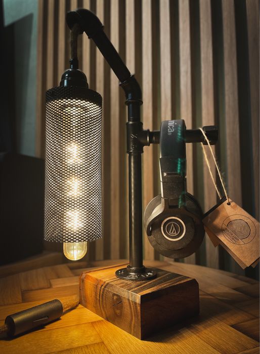 Lampka loft z wieszakiem na sluchawki