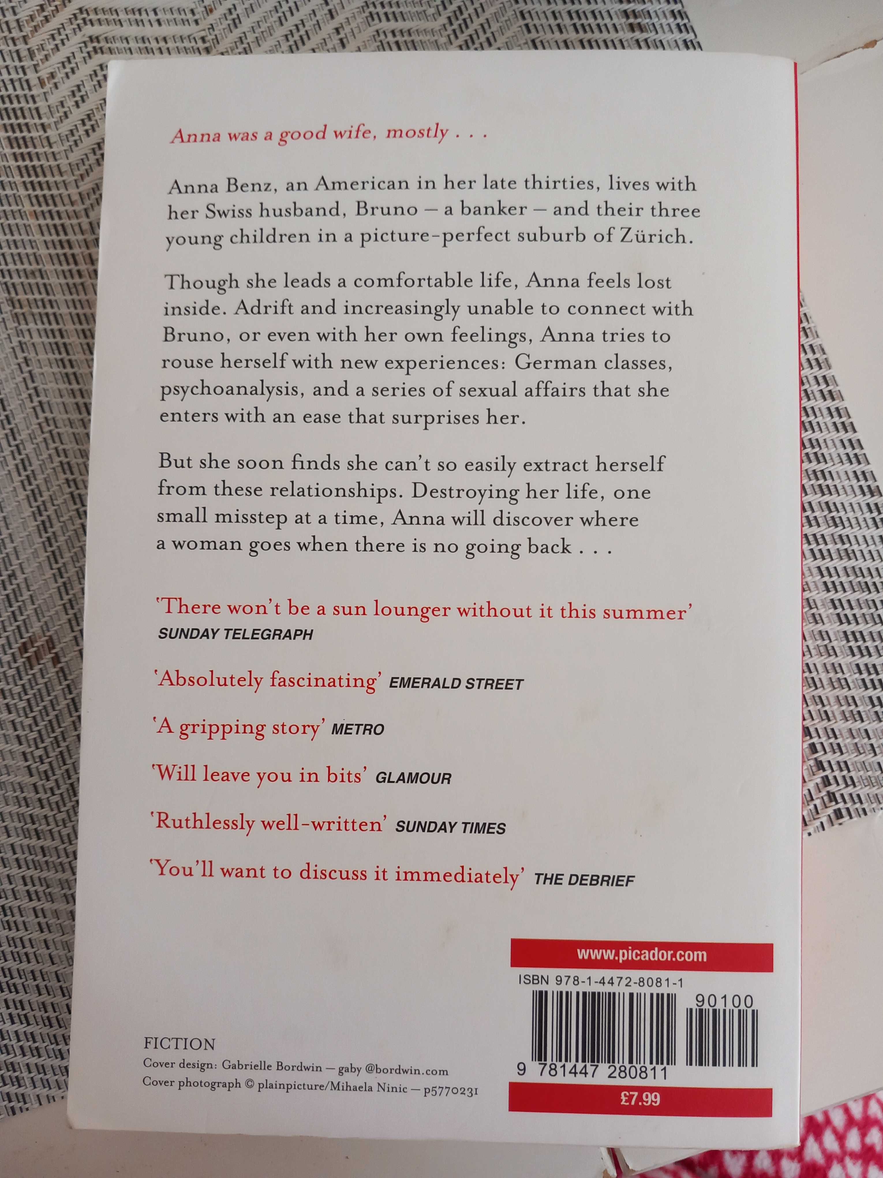 Livro inglês Haus Frau de Jill Alexander Essbaum