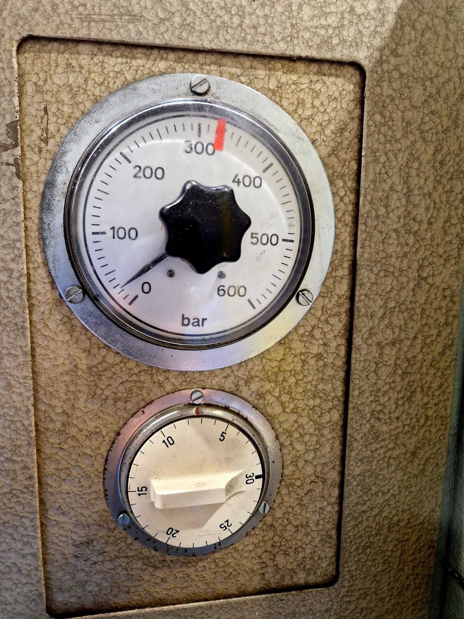 Prasa półkowa JOSS 250x110, grzana elektrycznie, prasa do forniru