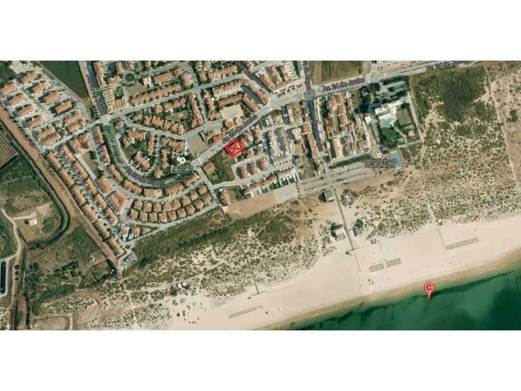 T1 - 4 /5 pessoas Altura churrasqueira, terraço,100 metros da praia .
