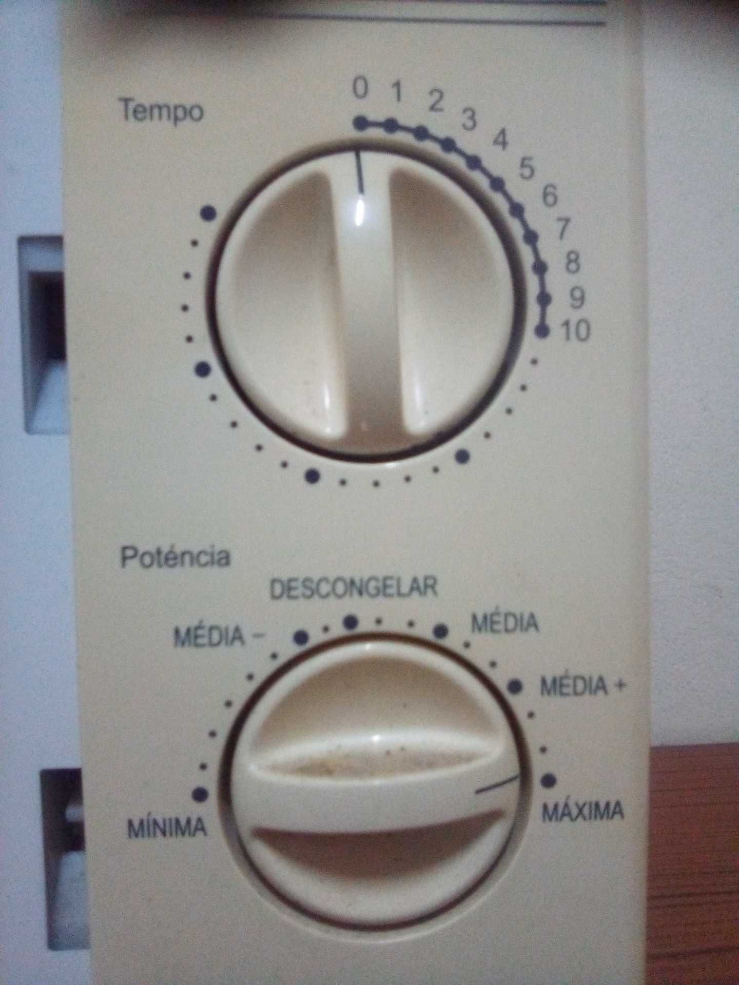 micro-ondas 1200 watts BOA OCASIÂO