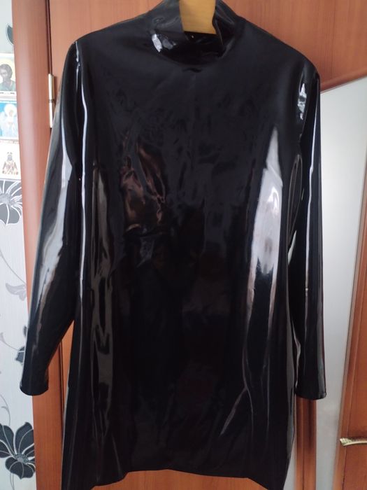 Латексна сукня облягаюча