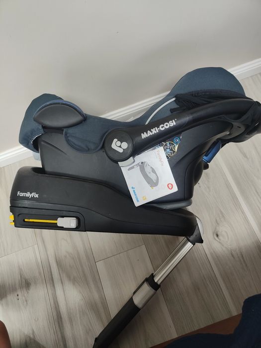 Fotelik maxi Cosi + baza ISOFIX