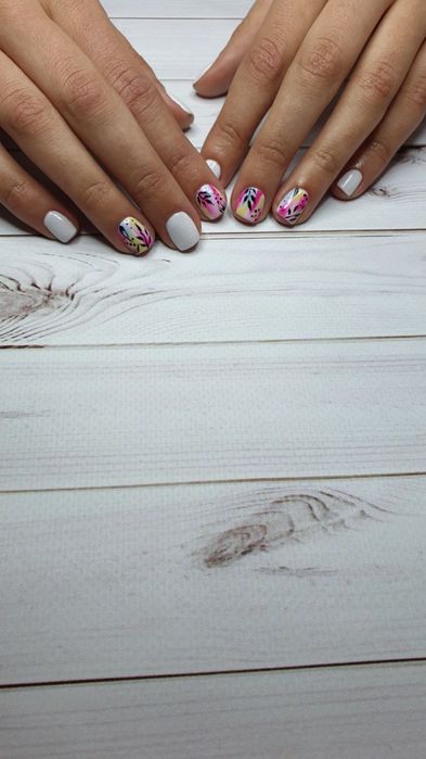 Послуги манікюру,педикюру