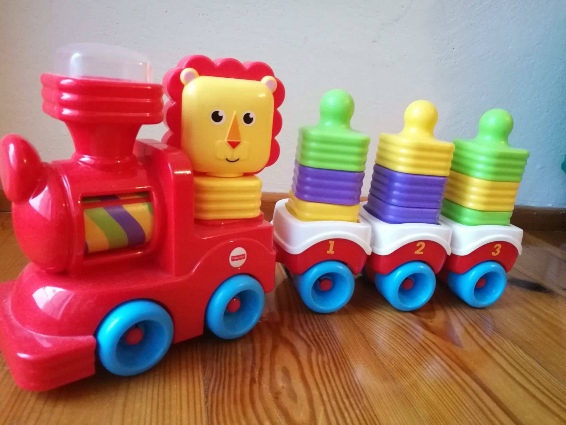 Lwi pociąg z klockami fisher Price