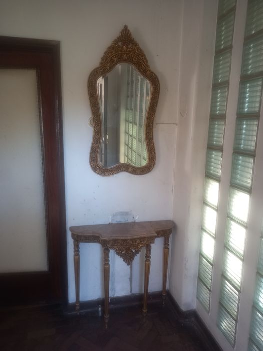 Espelho e mesa de hall