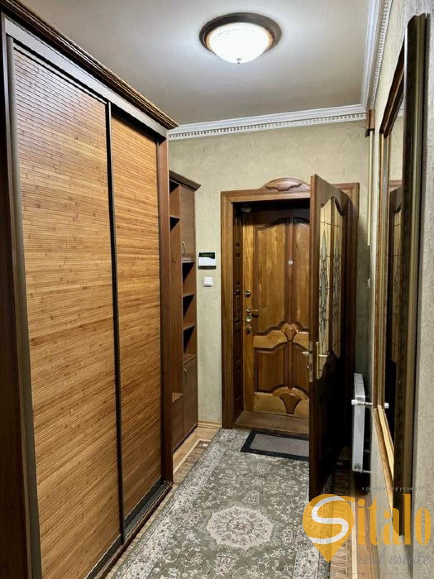Продаж 4 кімнатної квартири, вулиця Тролейбусна