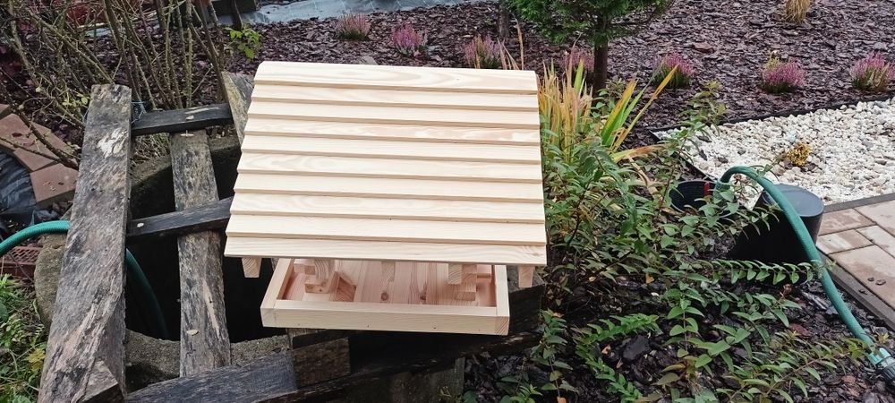 Sprzedam karmnik duży i solidny