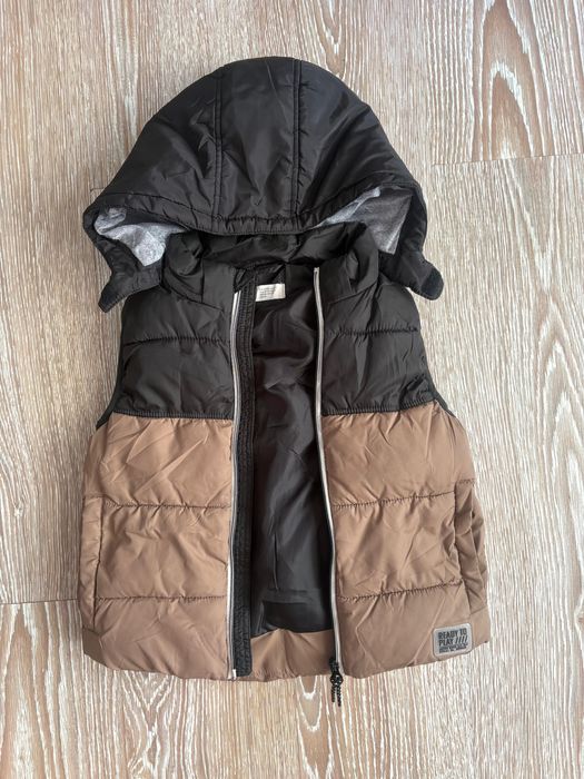 Детская фирменная жилетка H&М