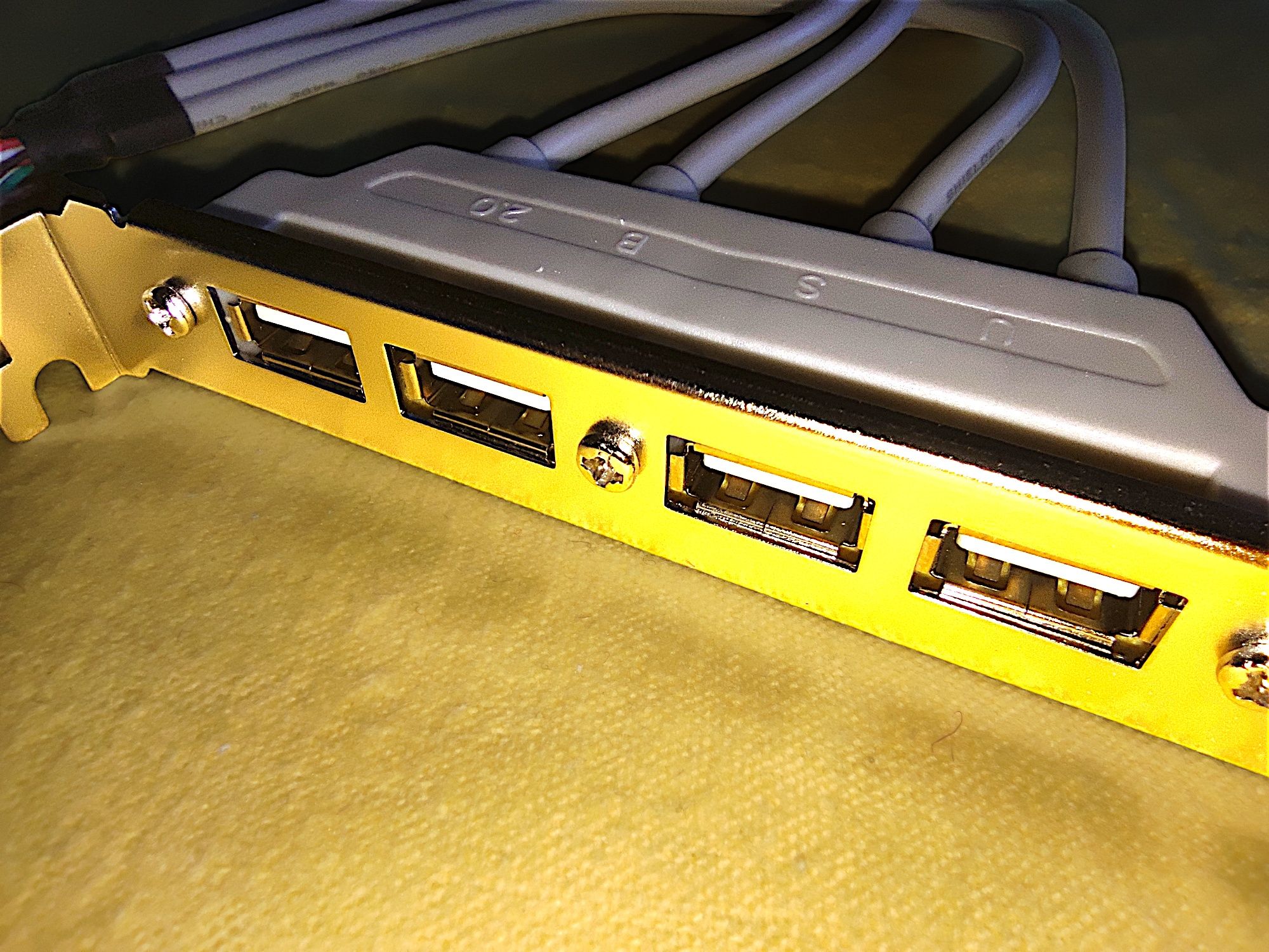 Планка с 4 USB портами для подключения к материнской плате