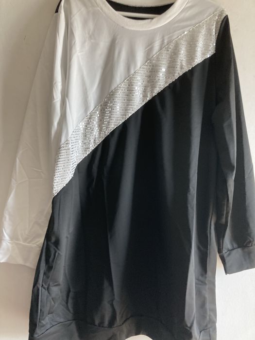 Vestido Novo tons nranco/ preto/ prata