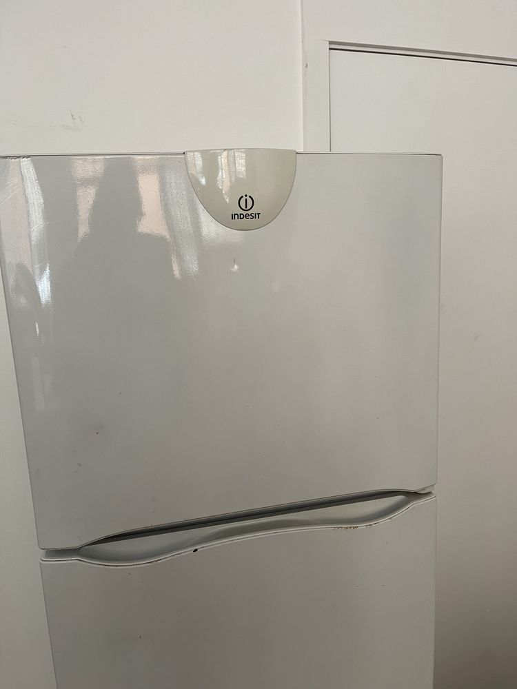 Frigorifico Indesit 273L combinado