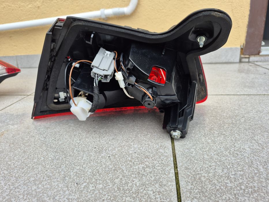 TYLNA LAMPA P/L Ford Mondeo MK4 lift HB