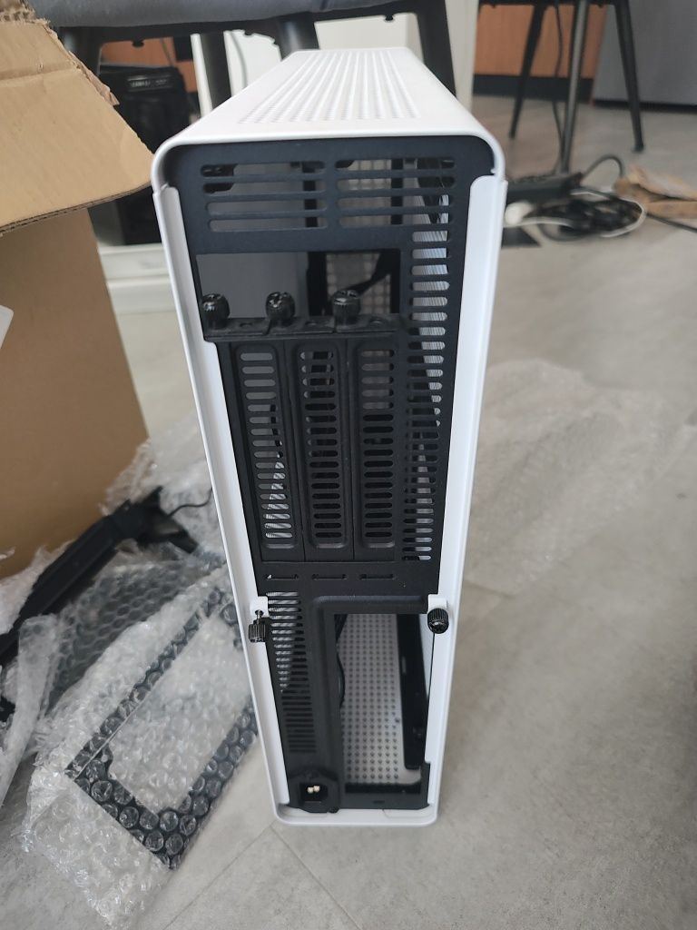 Obudowa Fd Ridge ITX biała, 3 sloty GPU