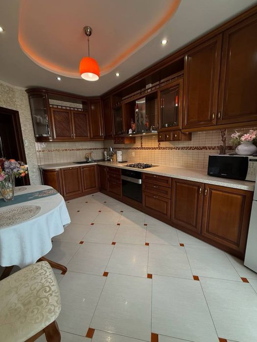 Продам трикімнатну квартирі в сучасному будинкі