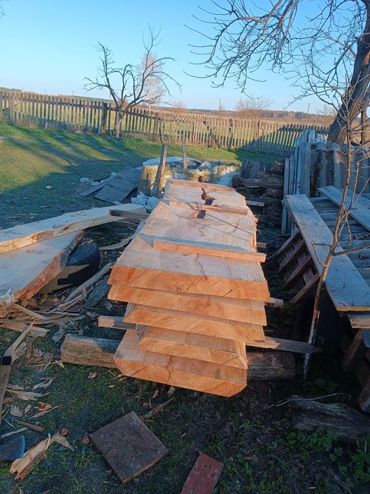 Деревина з липи.