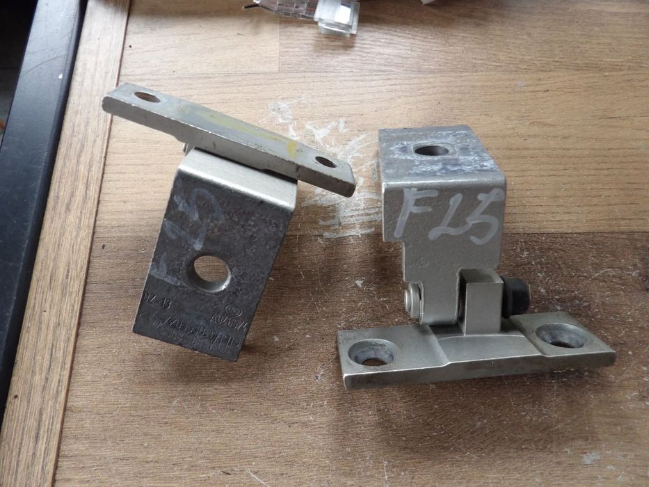 BMW - F25 - ZAWIAS GÓRNY DRZWI PRZEDNICH - PRAWY/LEWY - CENA ZA 1 SZT - 7205550  7068078