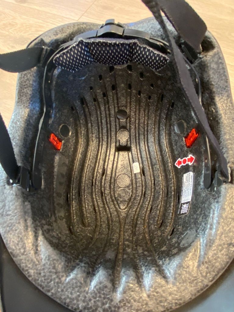 Kask jeździecki UVEX granatowy