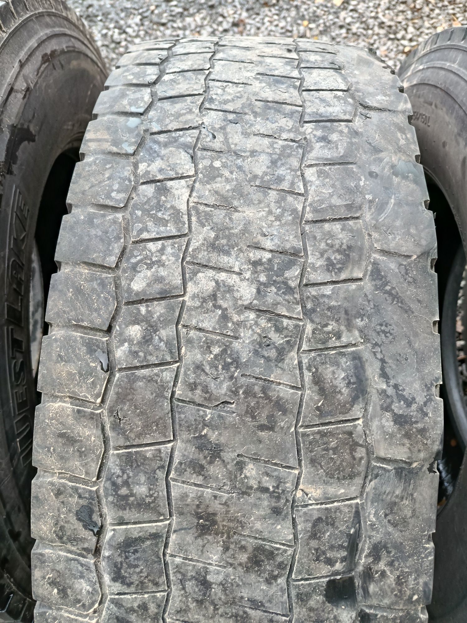 Продам резину бу 315/70r22.5