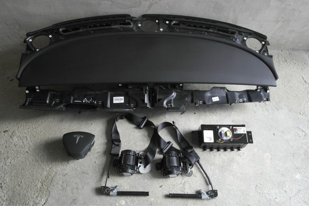 Tesla Model Y 3 Торпеда Подушка руля Подушка колін Шторка Ремінь