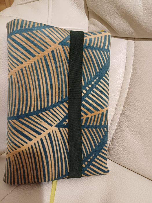 Nowy etui otulacz okładka na książkę uniwersalna handmade