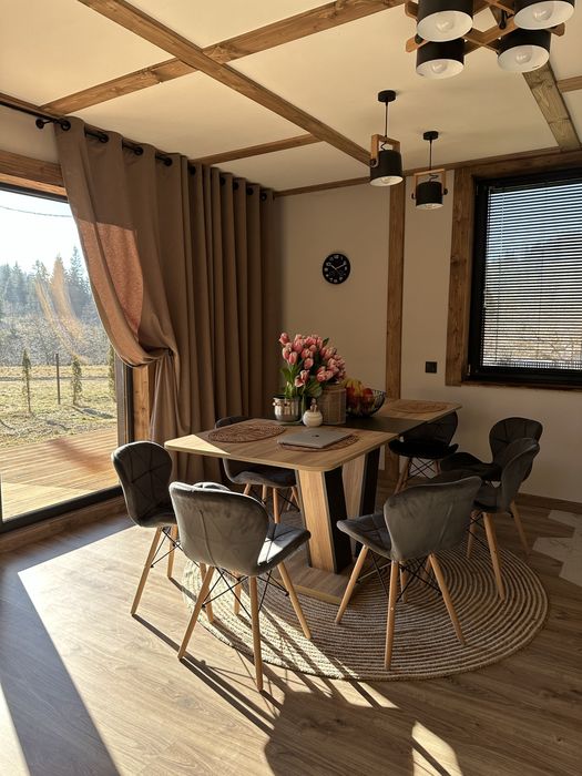 Двох поверховий котедж з чаном в карпатах