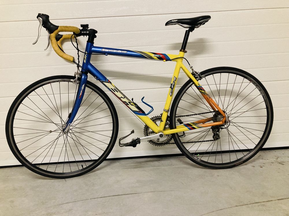 Bicicleta de estrada Bh com sapatos Sidi/Capacete/Equipamento