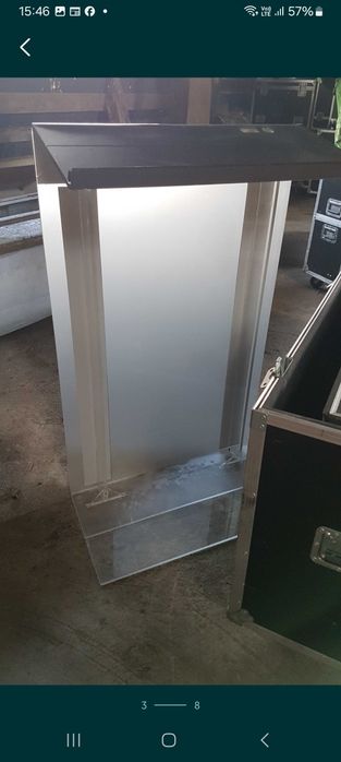 Case + mównica używana