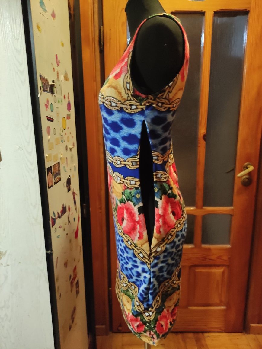 Śliczna kolorowa dopasowana wielobarwna mini sukienka TATU