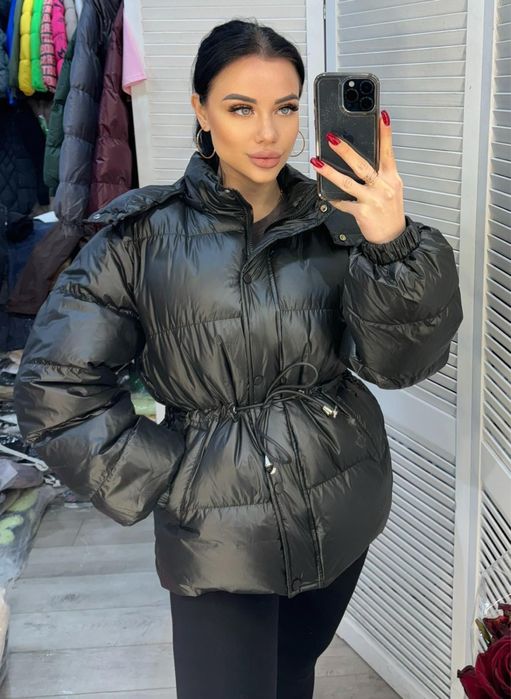 Жіноча куртка з поясом