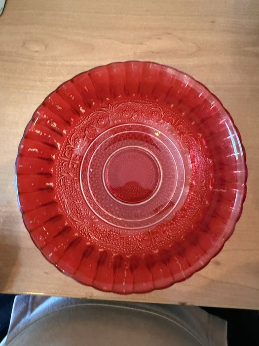 Tigela pequena vermelha