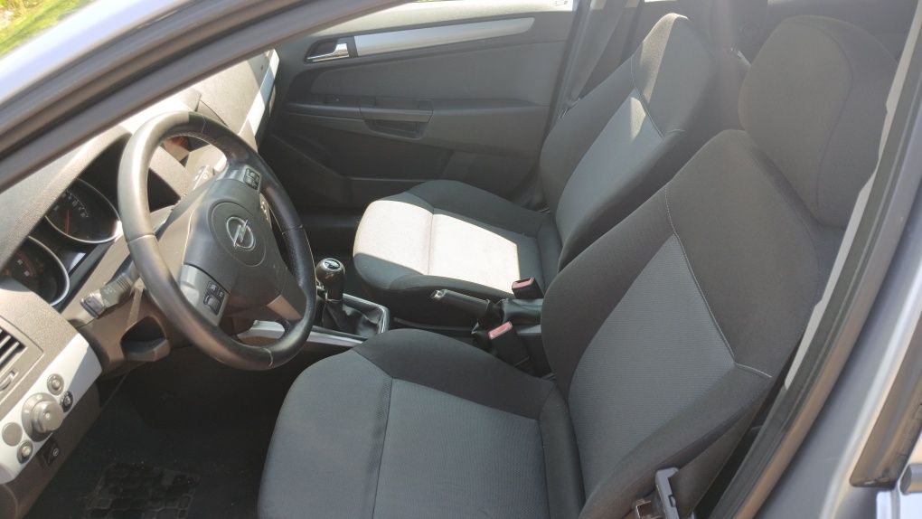 Opel Astra H 2006r. 1.6 z LPG