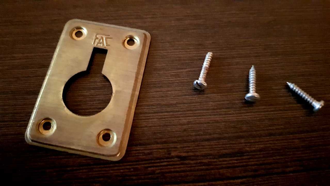 Fechadura de barra em aço galvanizado (FAC) + espelho e chaves