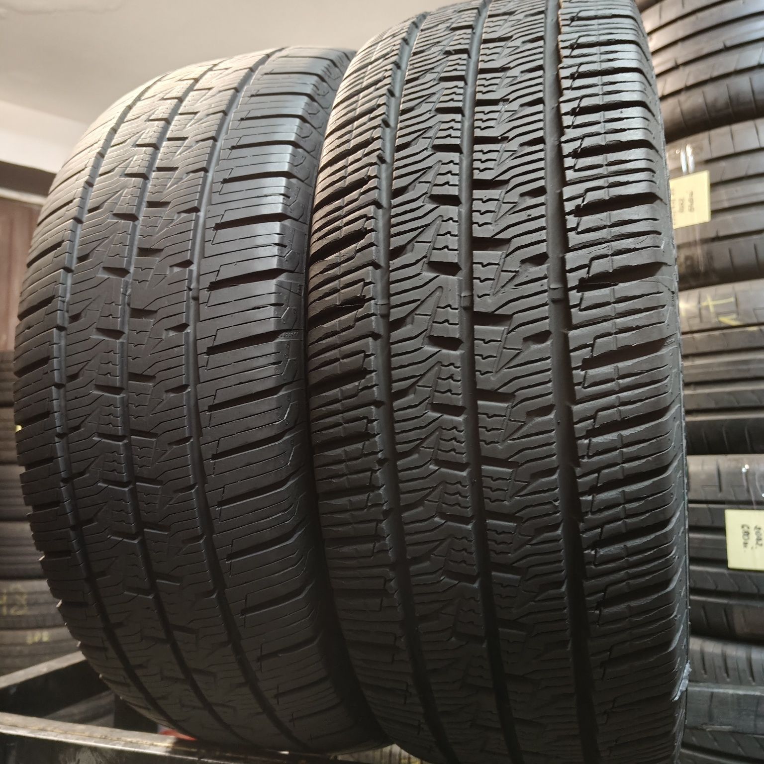 235/65/16 C Sprzedam parę opon całorocznych Continental