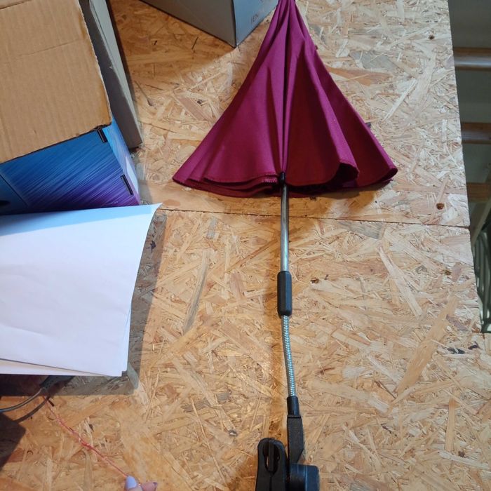 Bordowa parasolka do wózka dziecięcego