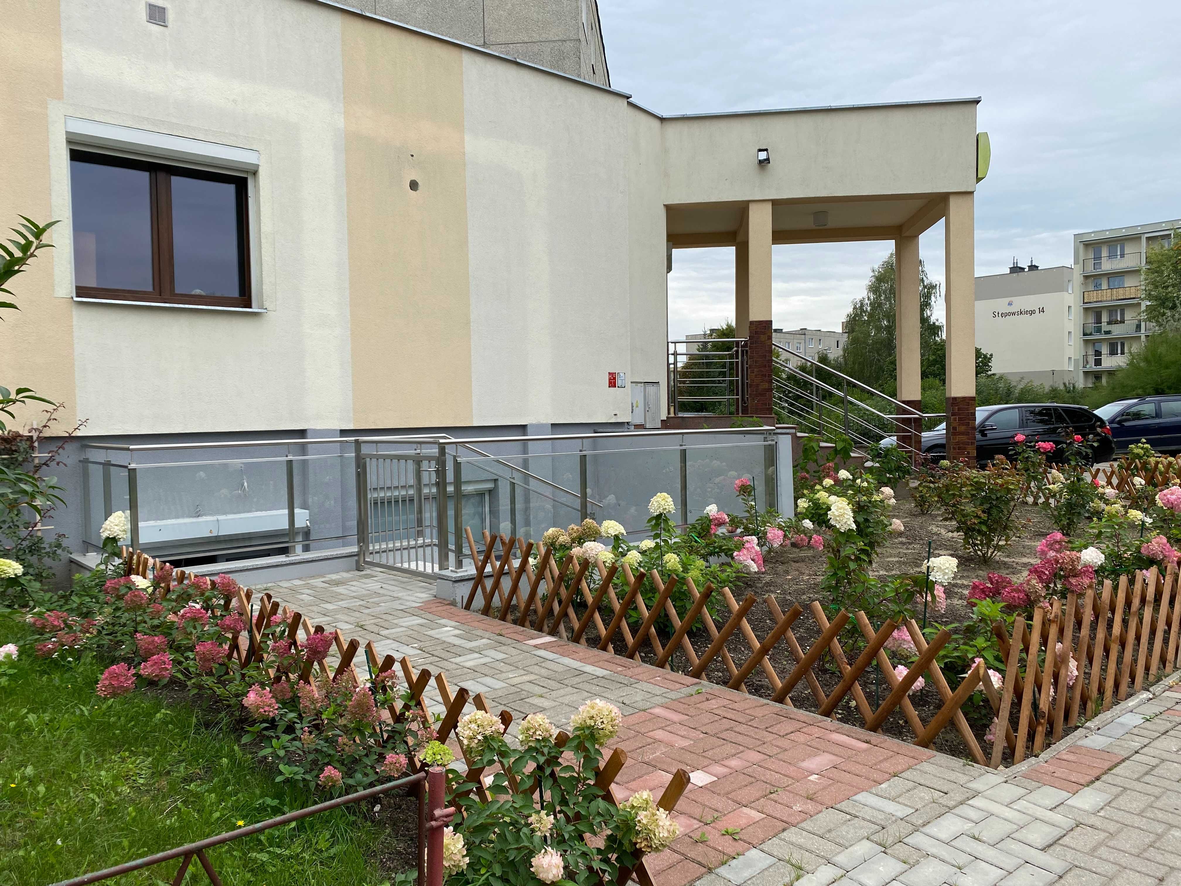 Lokal z zapleczem sanit. (prysznice) 143 m2